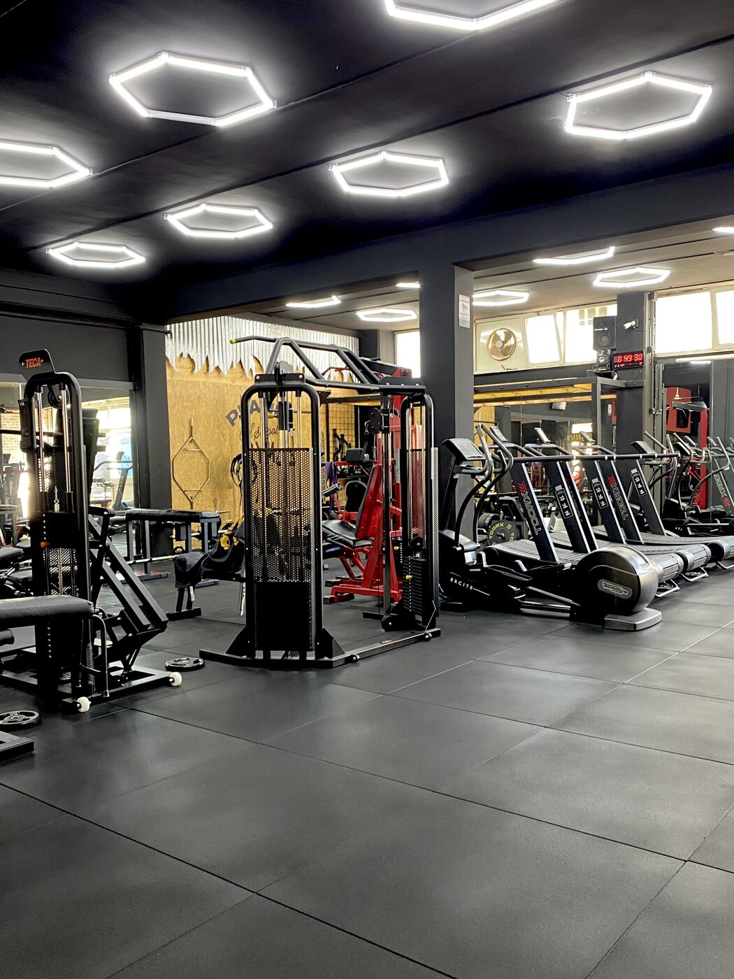 Planet Gym — macchine isotoniche e cavi